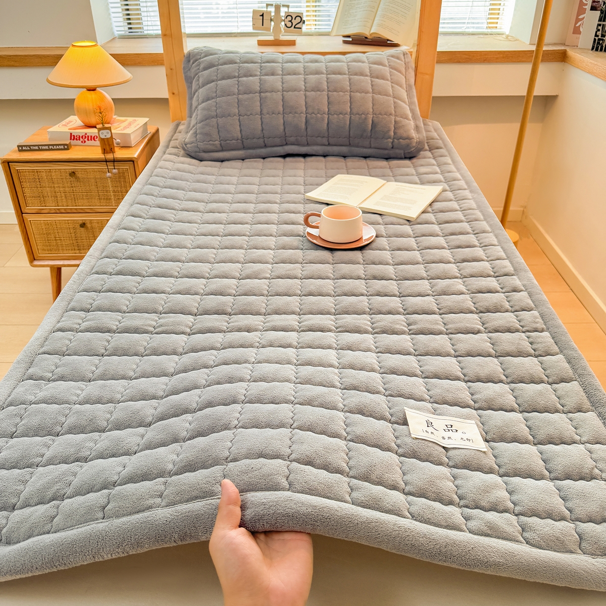 91家纺网 家纺一手货源 找家纺 喜居 【加厚200g夹棉】2025新款无印风良品牛奶绒床垫床褥子 良品-暖阳灰