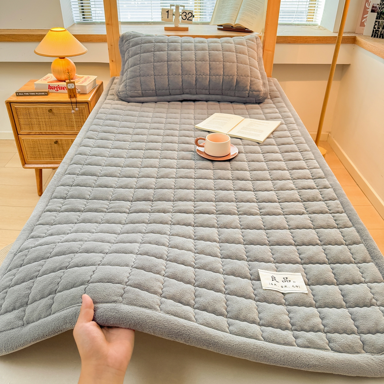 91家纺网 家纺一手货源 找家纺 喜居 【加厚200g夹棉】2025新款无印风良品牛奶绒床垫床褥子 良品-暖阳灰