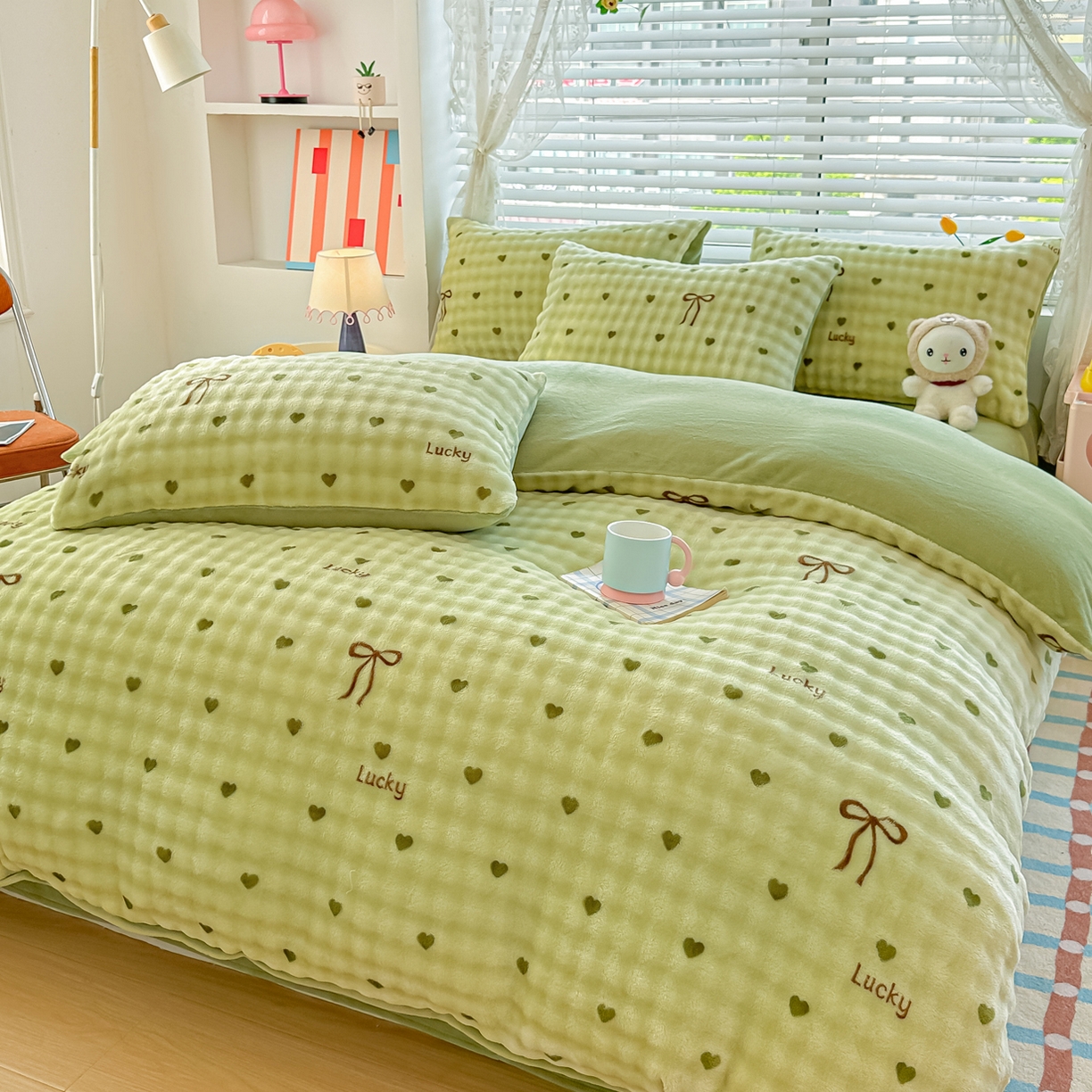 91家纺网 家纺一手货源 找家纺 归属 2025新款牛奶绒泡泡绒四件套 爱心绿