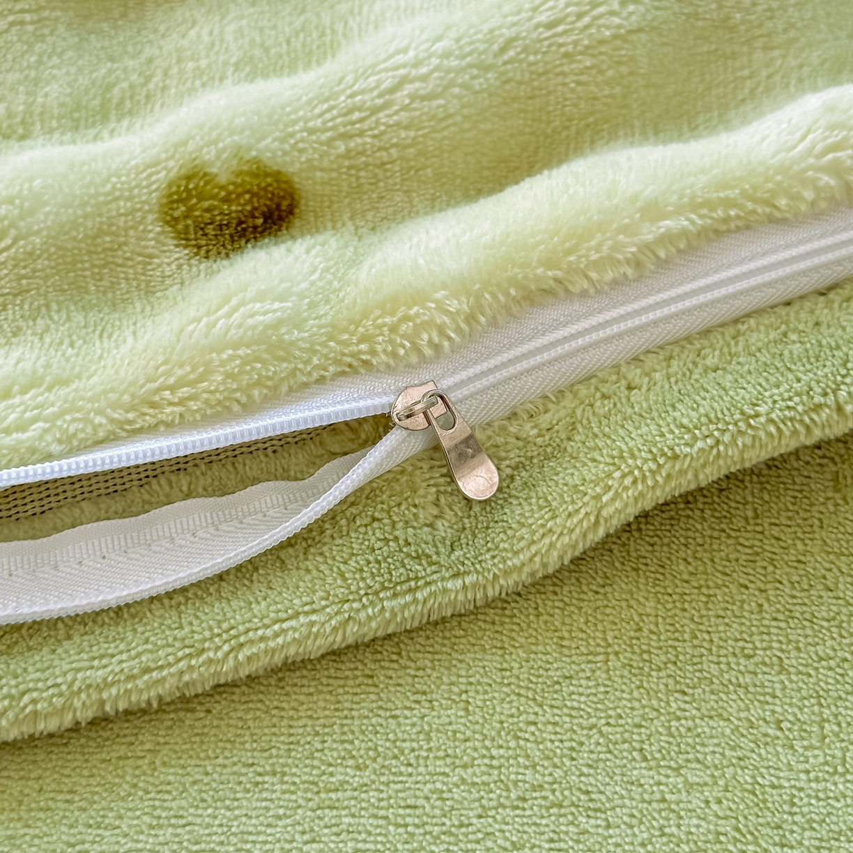 91家纺网 家纺一手货源 找家纺 归属 2025新款牛奶绒泡泡绒四件套 爱心绿