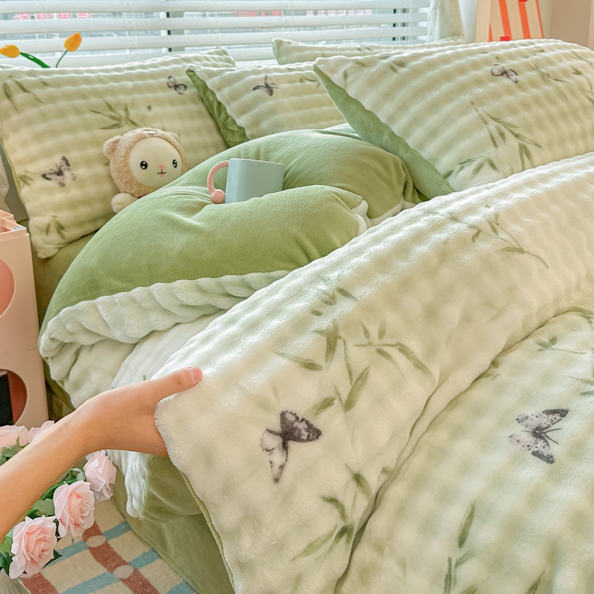 91家纺网 家纺一手货源 找家纺 归属 2025新款牛奶绒泡泡绒四件套 翠竹蝶