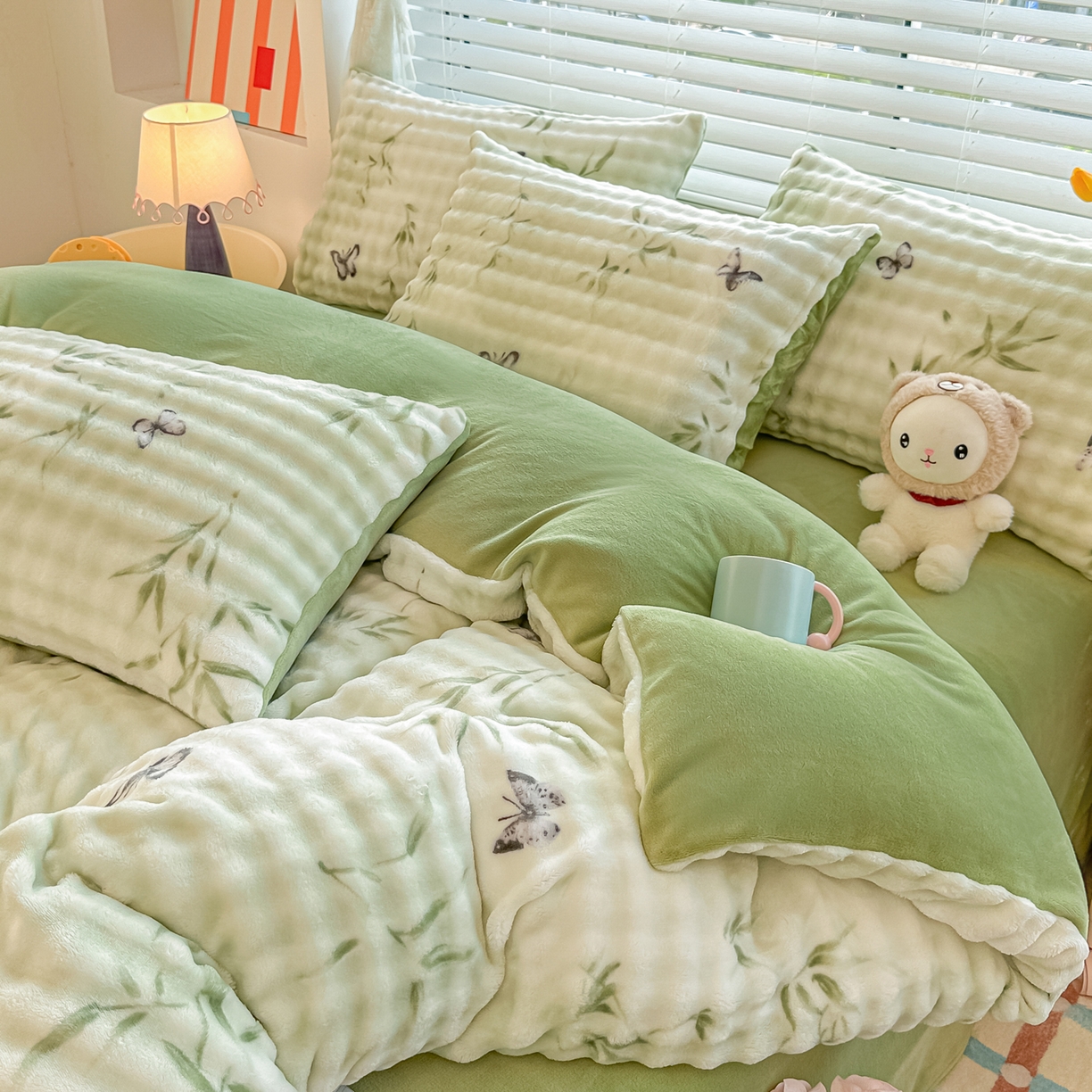 91家纺网 家纺一手货源 找家纺 归属 2025新款牛奶绒泡泡绒四件套 翠竹蝶