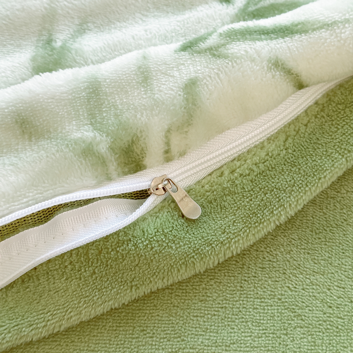 91家纺网 家纺一手货源 找家纺 归属 2025新款牛奶绒泡泡绒四件套 翠竹蝶