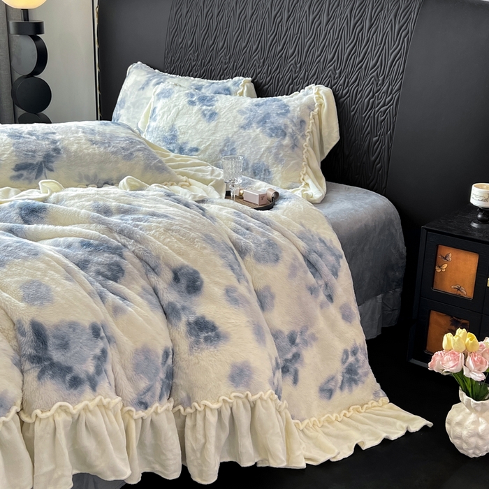 91家纺网 家纺一手货源 找家纺 创爱家纺 2025新款法式韩版花边兔毛绒印花四件套 法式花边-青花舞梦