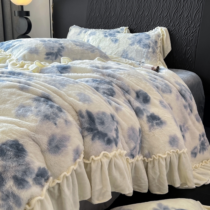 91家纺网 家纺一手货源 找家纺 创爱家纺 2025新款法式韩版花边兔毛绒印花四件套 法式花边-青花舞梦