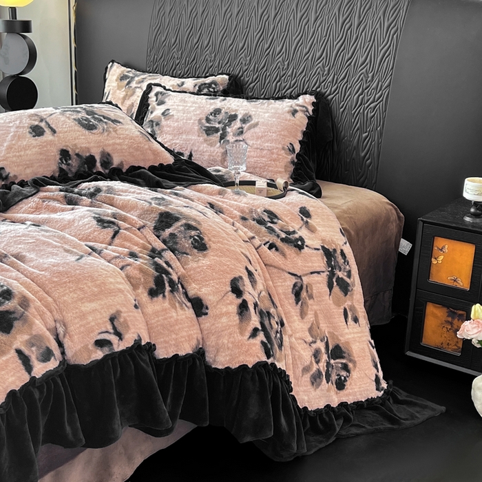 91家纺网 家纺一手货源 找家纺 创爱家纺 2025新款法式韩版花边兔毛绒印花四件套 法式花边-简爱