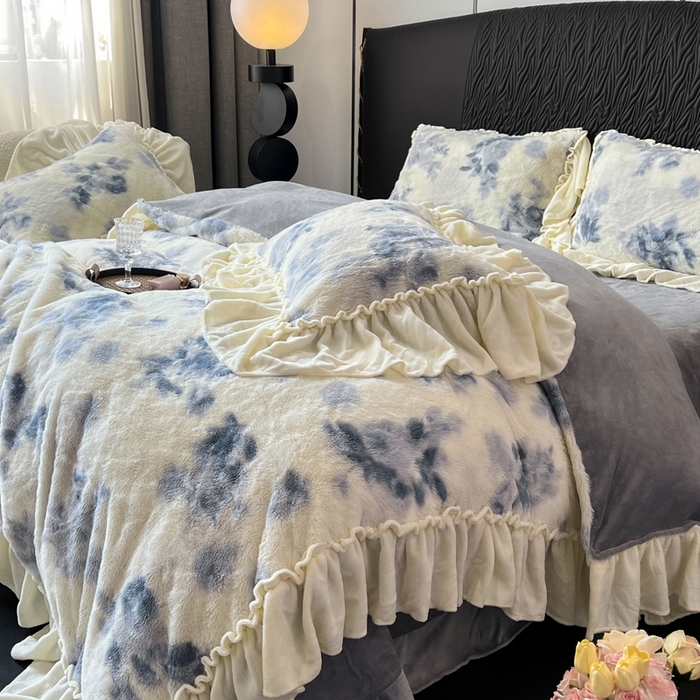 91家纺网 家纺一手货源 找家纺 创爱家纺 2025新款法式韩版花边兔毛绒印花四件套 法式花边-青花舞梦