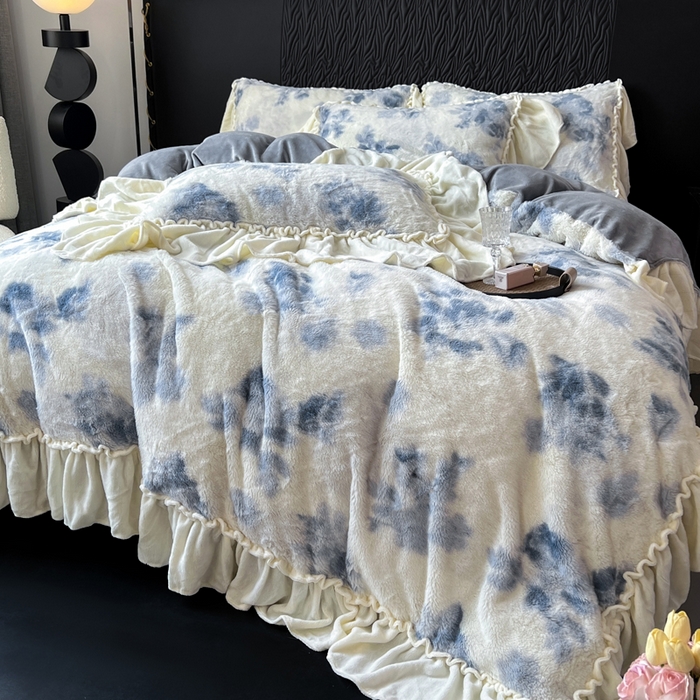 91家纺网 家纺一手货源 找家纺 创爱家纺 2025新款法式韩版花边兔毛绒印花四件套 法式花边-青花舞梦