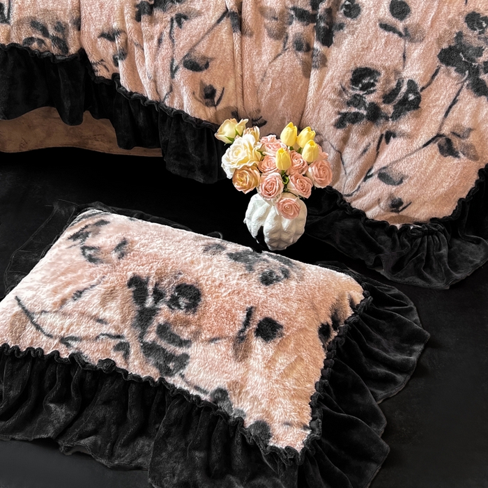 91家纺网 家纺一手货源 找家纺 创爱家纺 2025新款法式韩版花边兔毛绒印花四件套 法式花边-简爱