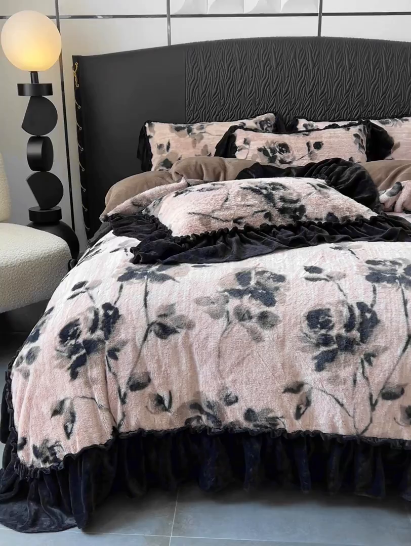 91家纺网 家纺一手货源 找家纺 创爱家纺 2025新款法式韩版花边兔毛绒印花四件套 法式花边-简爱