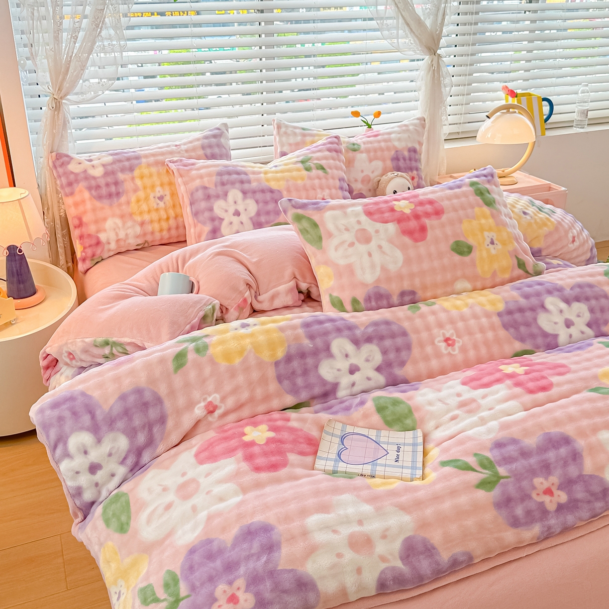 91家纺网 家纺一手货源 找家纺 归属 2025新款牛奶绒泡泡绒四件套 花漾儿