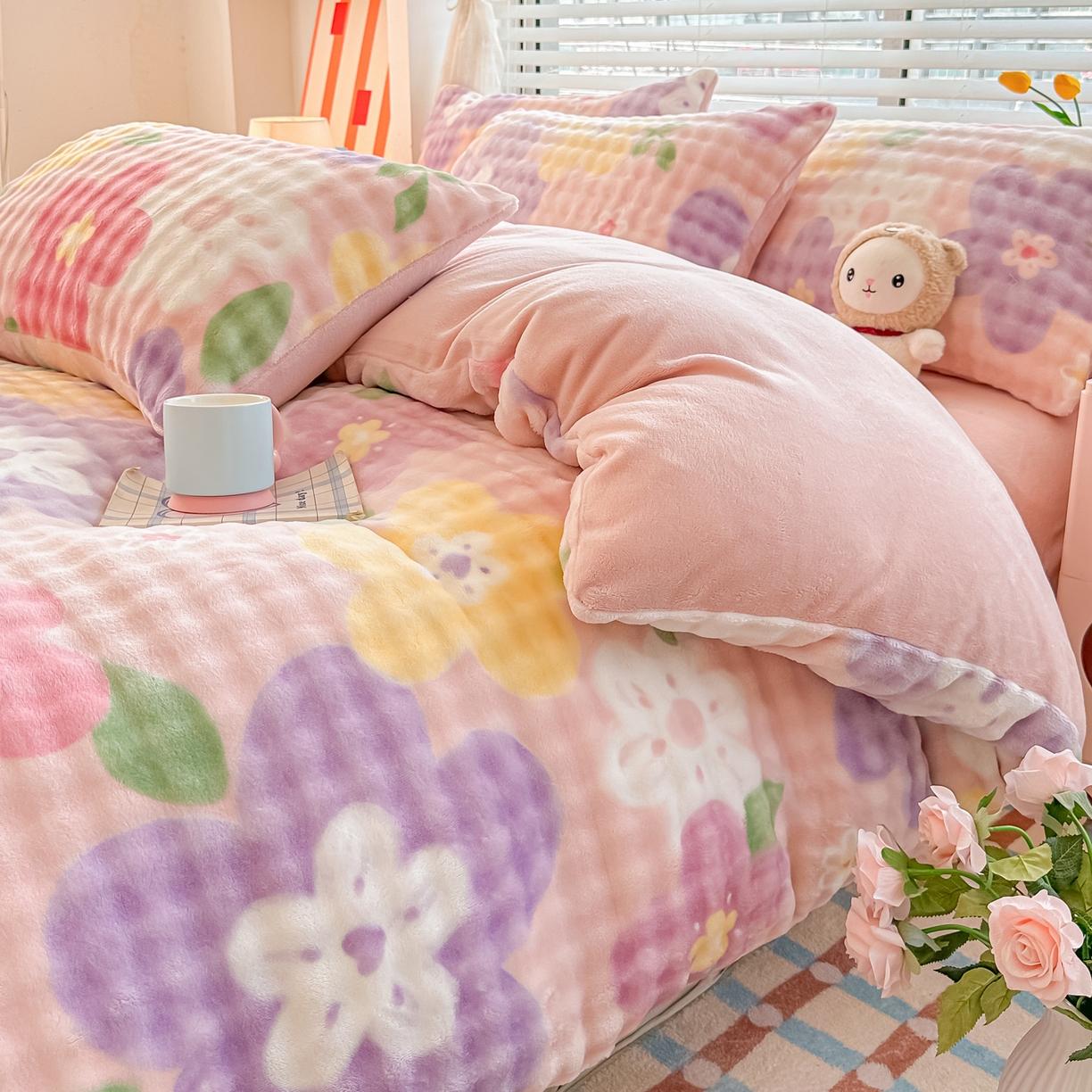 91家纺网 家纺一手货源 找家纺 归属 2025新款牛奶绒泡泡绒四件套 花漾儿