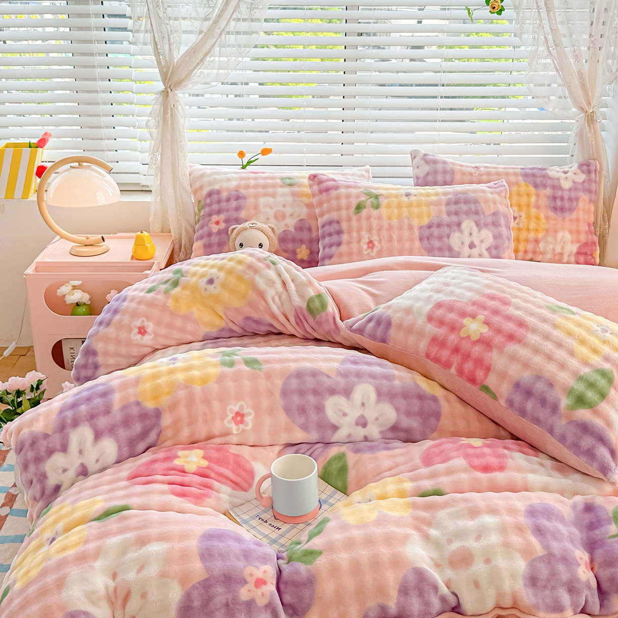 91家纺网 家纺一手货源 找家纺 归属 2025新款牛奶绒泡泡绒四件套 花漾儿