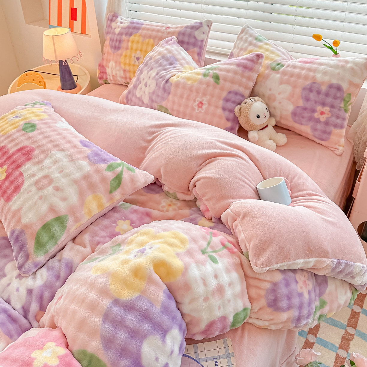 91家纺网 家纺一手货源 找家纺 归属 2025新款牛奶绒泡泡绒四件套 花漾儿