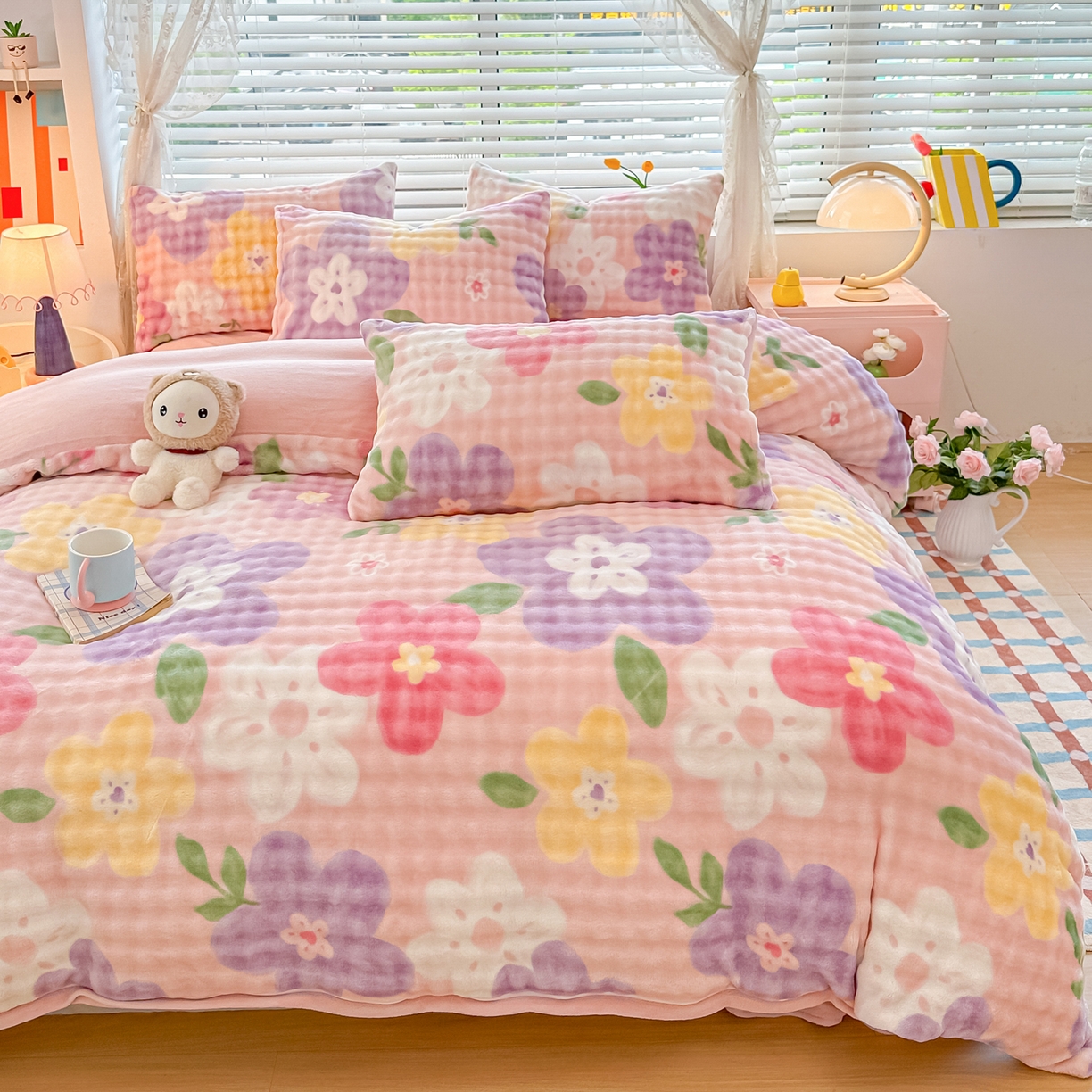 91家纺网 家纺一手货源 找家纺 归属 2025新款牛奶绒泡泡绒四件套 花漾儿