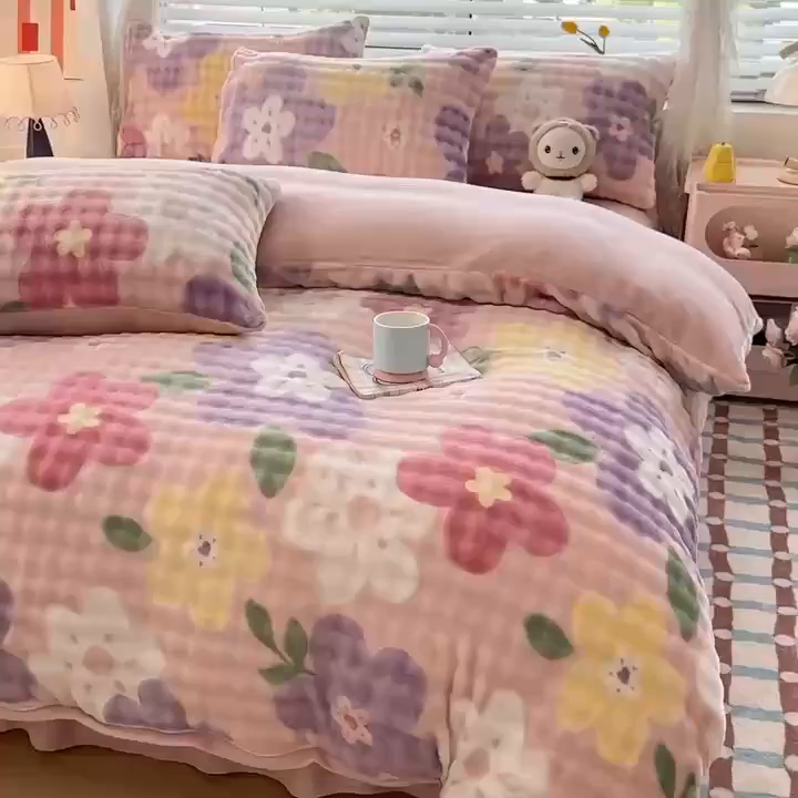 91家纺网 家纺一手货源 找家纺 归属 2025新款牛奶绒泡泡绒四件套 花漾儿