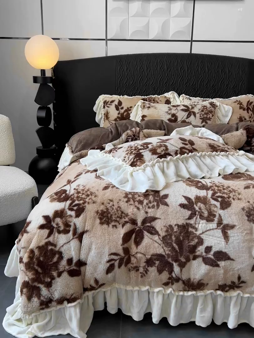 91家纺网 家纺一手货源 找家纺 创爱家纺 2025新款法式韩版花边兔毛绒印花四件套 法式花边-映秋