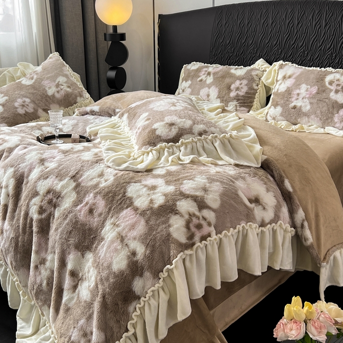 91家纺网 家纺一手货源 找家纺 创爱家纺 2025新款法式韩版花边兔毛绒印花四件套 法式花边-秘境花园