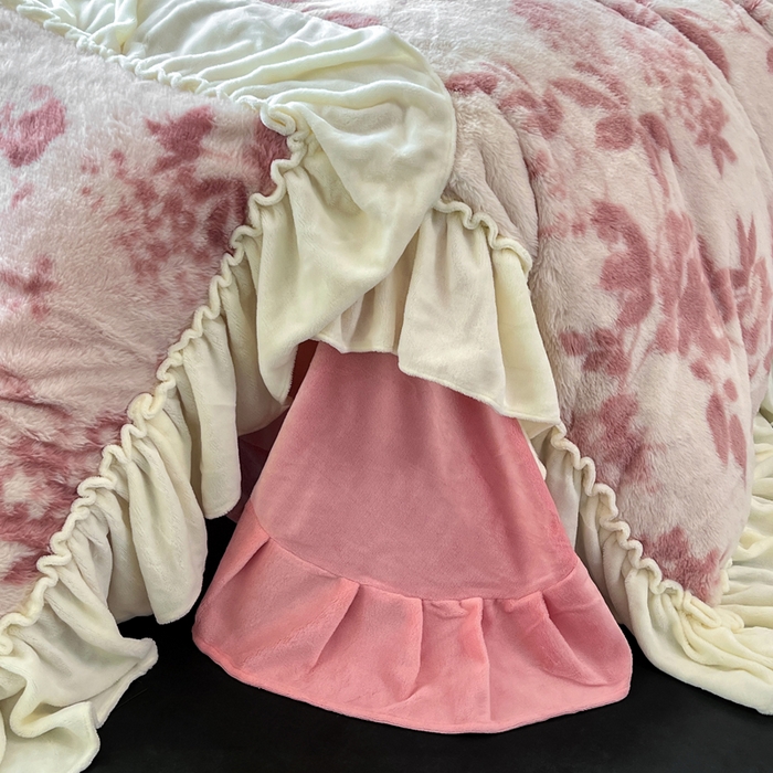 91家纺网 家纺一手货源 找家纺 创爱家纺 2025新款法式韩版花边兔毛绒印花四件套 法式花边-花间密语