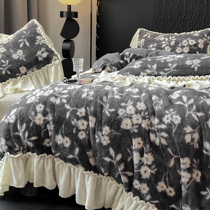 91家纺网 家纺一手货源 找家纺 创爱家纺 2025新款法式韩版花边兔毛绒印花四件套 法式花边-莫奈花园