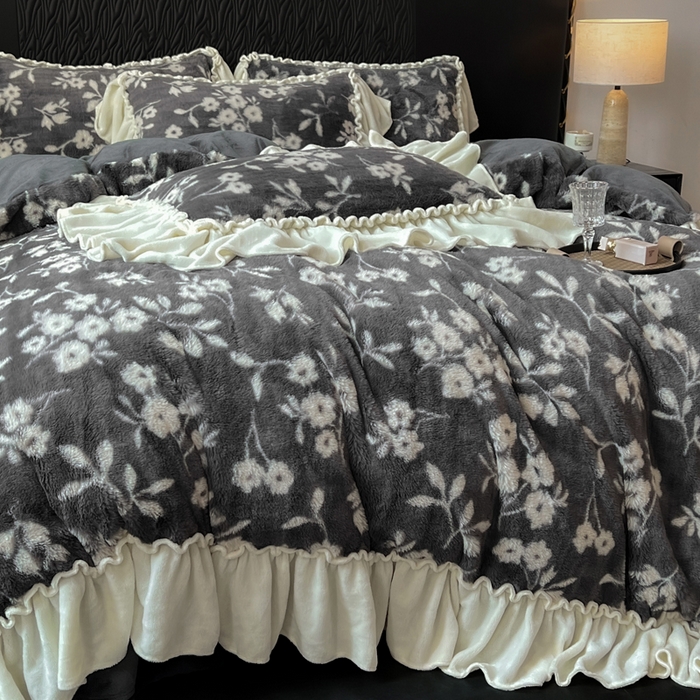 91家纺网 家纺一手货源 找家纺 创爱家纺 2025新款法式韩版花边兔毛绒印花四件套 法式花边-莫奈花园