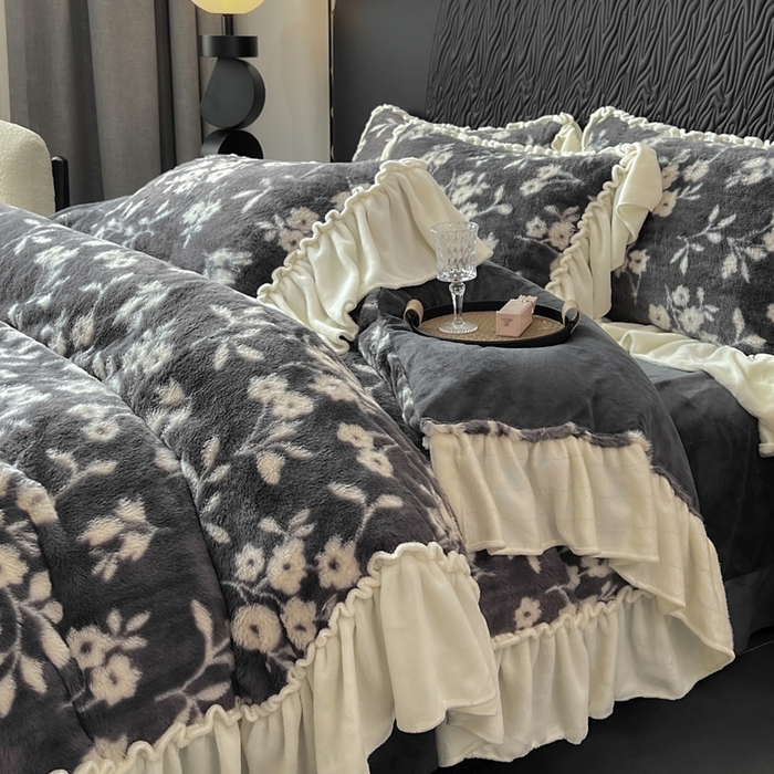 91家纺网 家纺一手货源 找家纺 创爱家纺 2025新款法式韩版花边兔毛绒印花四件套 法式花边-莫奈花园