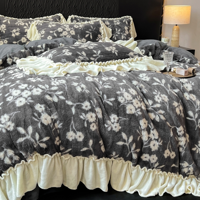 91家纺网 家纺一手货源 找家纺 创爱家纺 2025新款法式韩版花边兔毛绒印花四件套 法式花边-莫奈花园