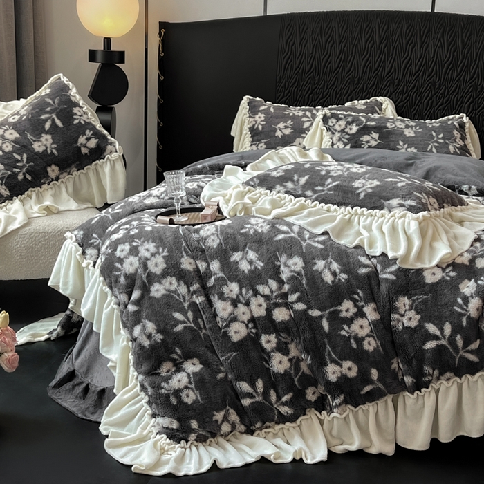 91家纺网 家纺一手货源 找家纺 创爱家纺 2025新款法式韩版花边兔毛绒印花四件套 法式花边-莫奈花园