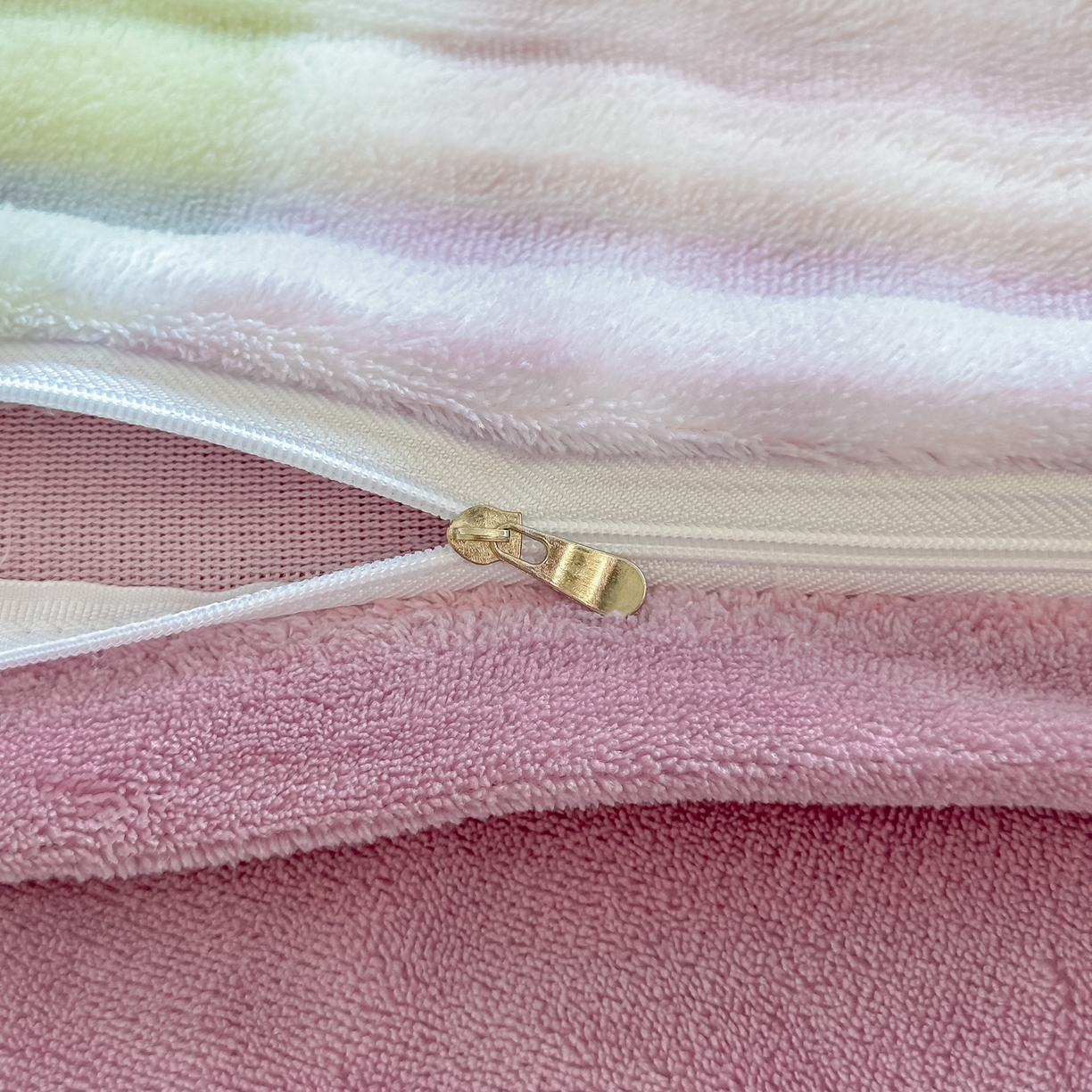 91家纺网 家纺一手货源 找家纺 归属 2025新款牛奶绒泡泡绒四件套 幻彩格