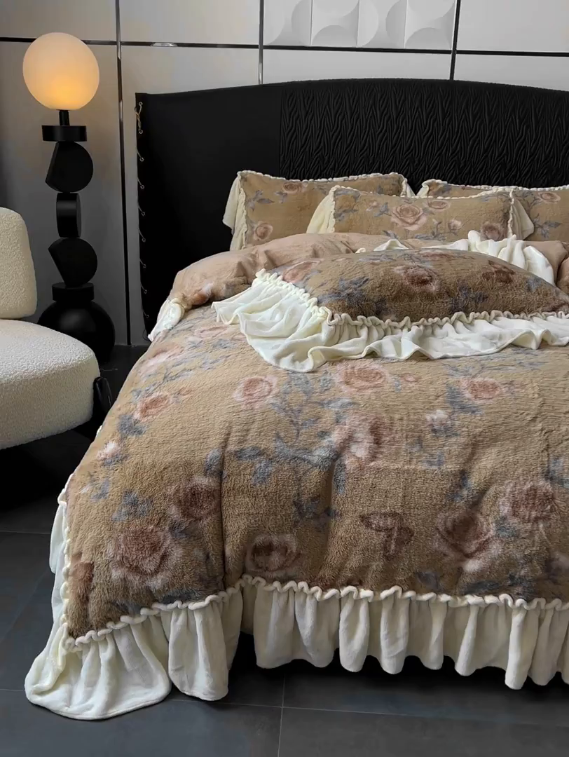 91家纺网 家纺一手货源 找家纺 创爱家纺 2025新款法式韩版花边兔毛绒印花四件套 法式花边-若汐