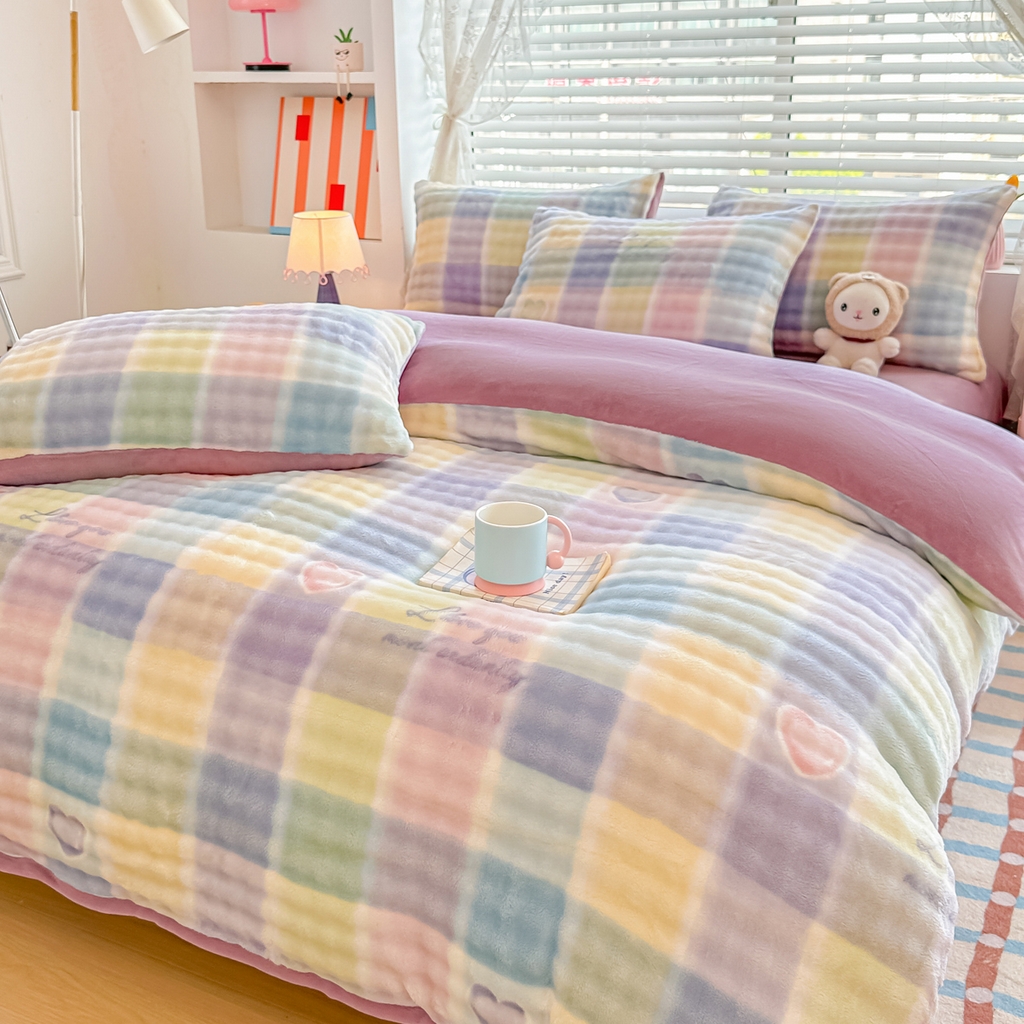 91家纺网 家纺一手货源 找家纺 归属 2025新款牛奶绒泡泡绒四件套 幻彩格