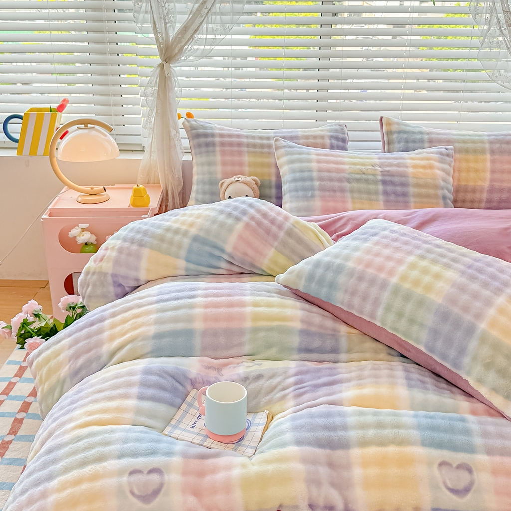 91家纺网 家纺一手货源 找家纺 归属 2025新款牛奶绒泡泡绒四件套 幻彩格