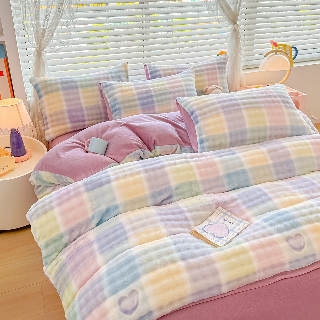 91家纺网 家纺一手货源 找家纺 归属 2025新款牛奶绒泡泡绒四件套 幻彩格