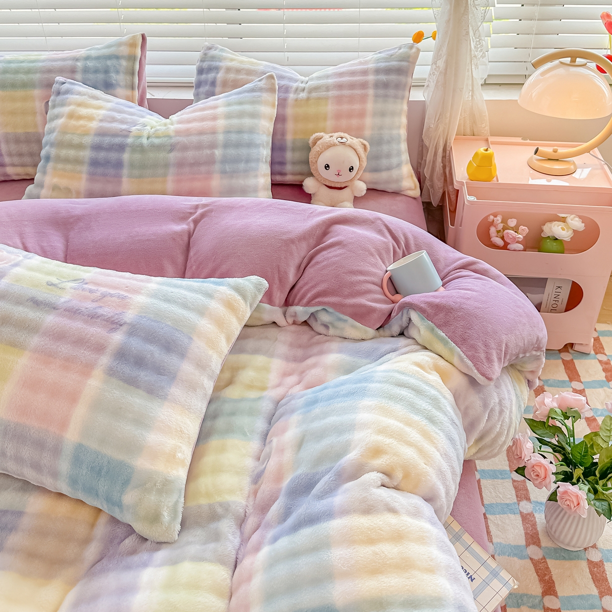 91家纺网 家纺一手货源 找家纺 归属 2025新款牛奶绒泡泡绒四件套 幻彩格