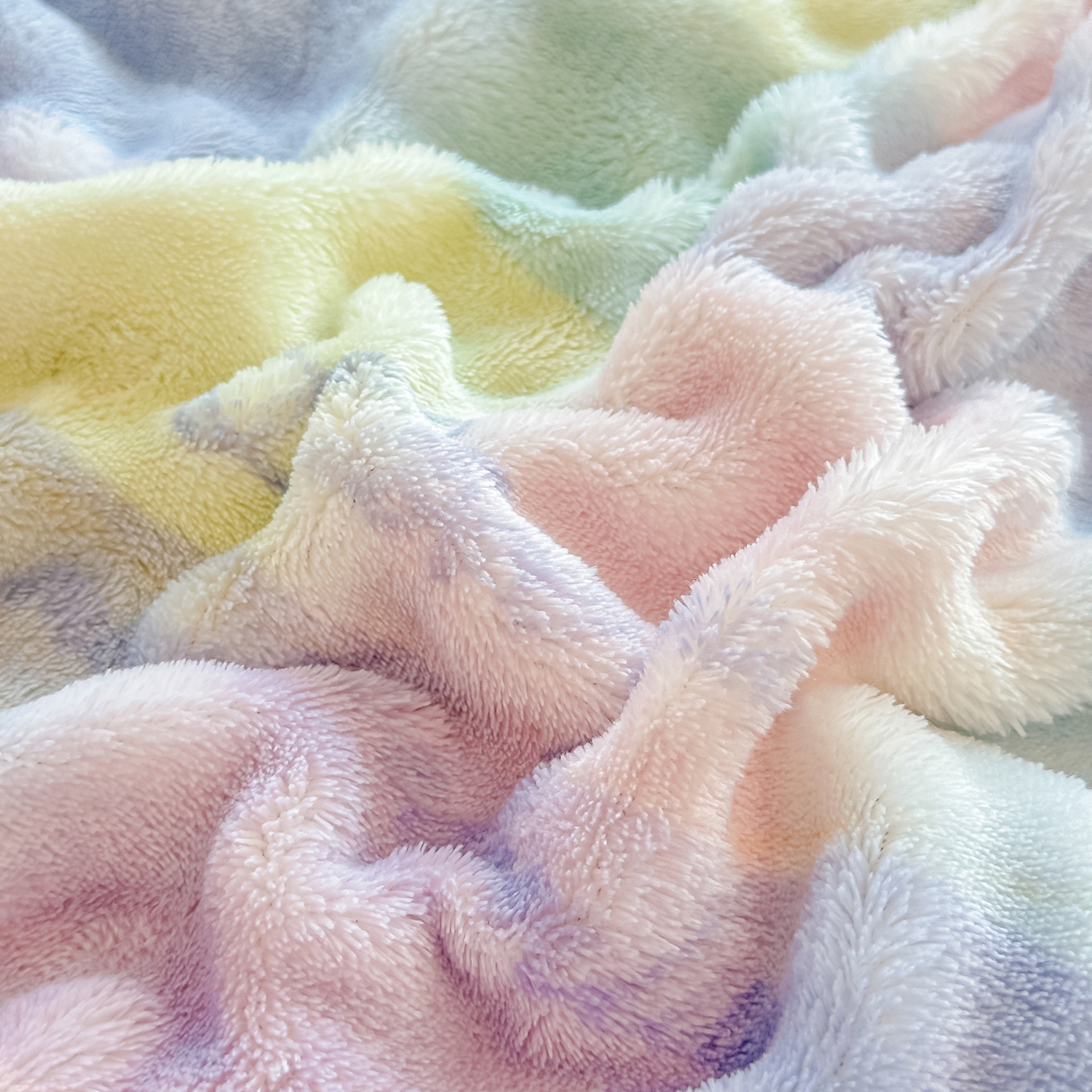 91家纺网 家纺一手货源 找家纺 归属 2025新款牛奶绒泡泡绒四件套 幻彩格