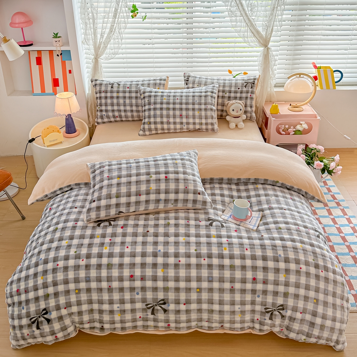 91家纺网 家纺一手货源 找家纺 归属 2025新款牛奶绒泡泡绒四件套 灰格韵