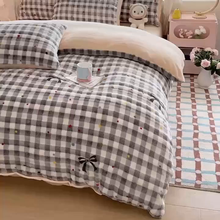 91家纺网 家纺一手货源 找家纺 归属 2025新款牛奶绒泡泡绒四件套 灰格韵