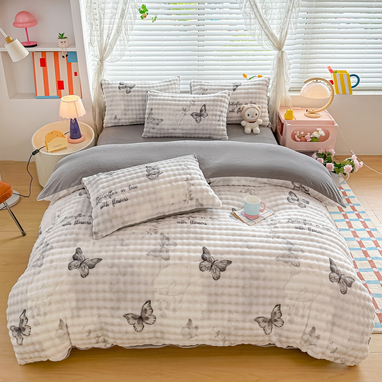 91家纺网 家纺一手货源 找家纺 归属 2025新款牛奶绒泡泡绒四件套 灰蝴蝶