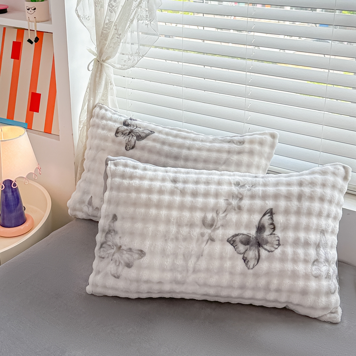 91家纺网 家纺一手货源 找家纺 归属 2025新款牛奶绒泡泡绒四件套 灰蝴蝶