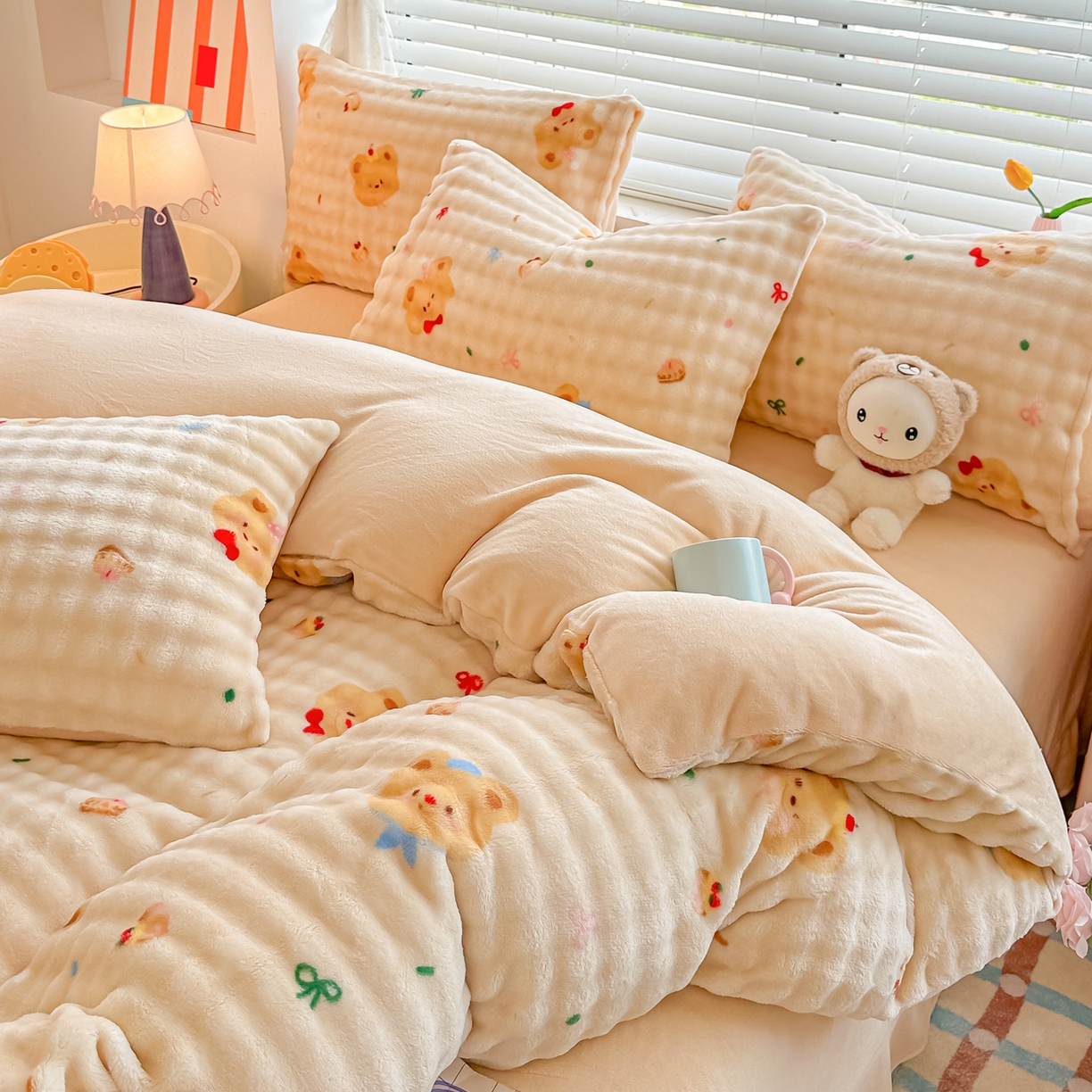 91家纺网 家纺一手货源 找家纺 归属 2025新款牛奶绒泡泡绒四件套 奶油熊