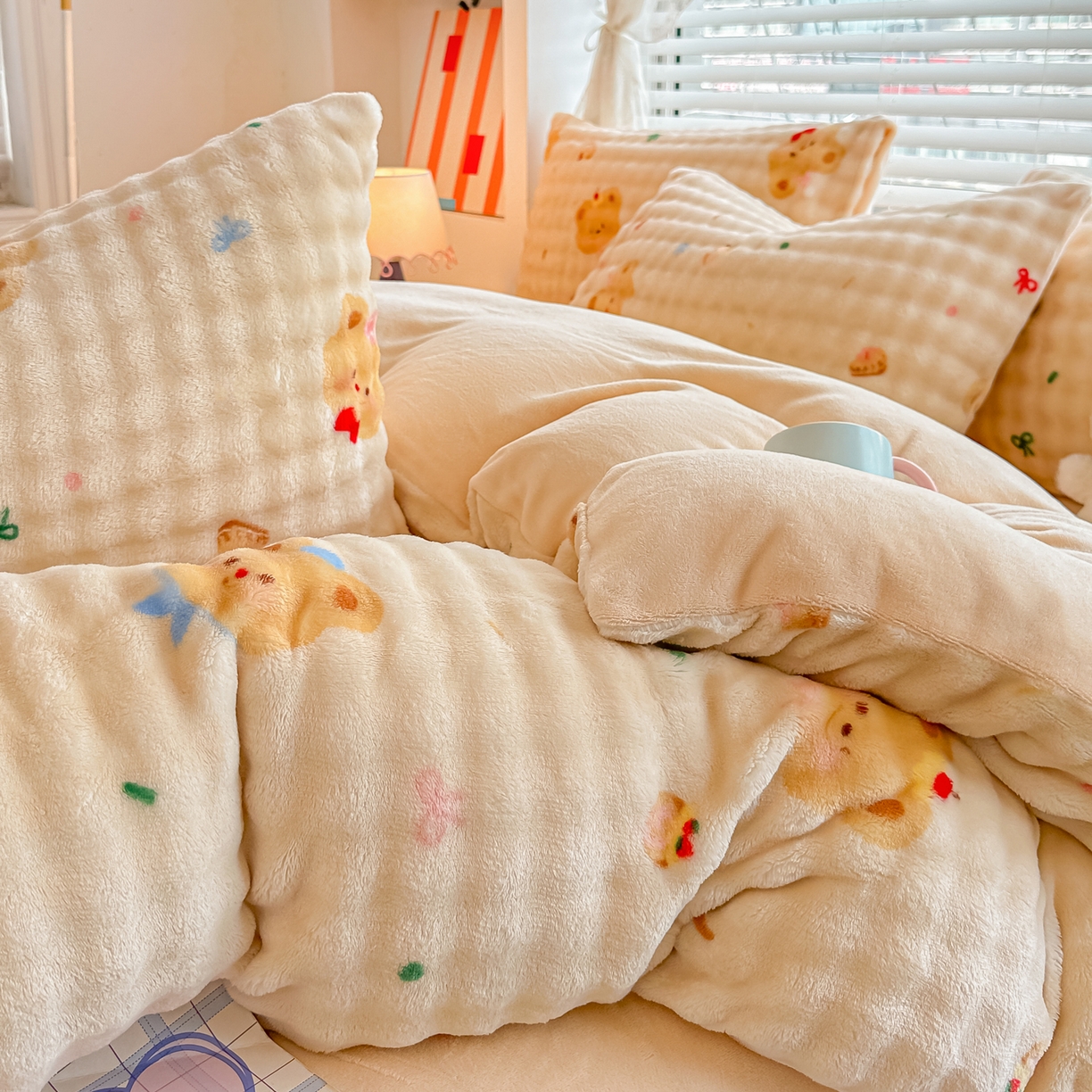 91家纺网 家纺一手货源 找家纺 归属 2025新款牛奶绒泡泡绒四件套 奶油熊