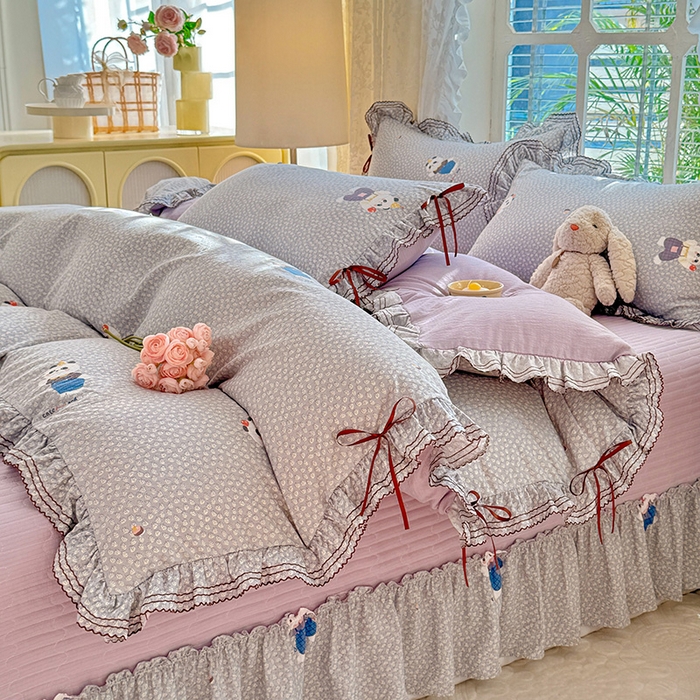 91家纺网 家纺一手货源 找家纺 韩约家纺 2025新款韩约1韩式蝴蝶结床盖款棉麻四件套 熊仔萌萌