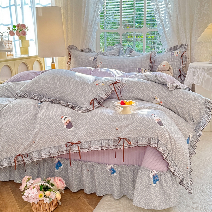 91家纺网 家纺一手货源 找家纺 韩约家纺 2025新款韩约1韩式蝴蝶结床盖款棉麻四件套 熊仔萌萌