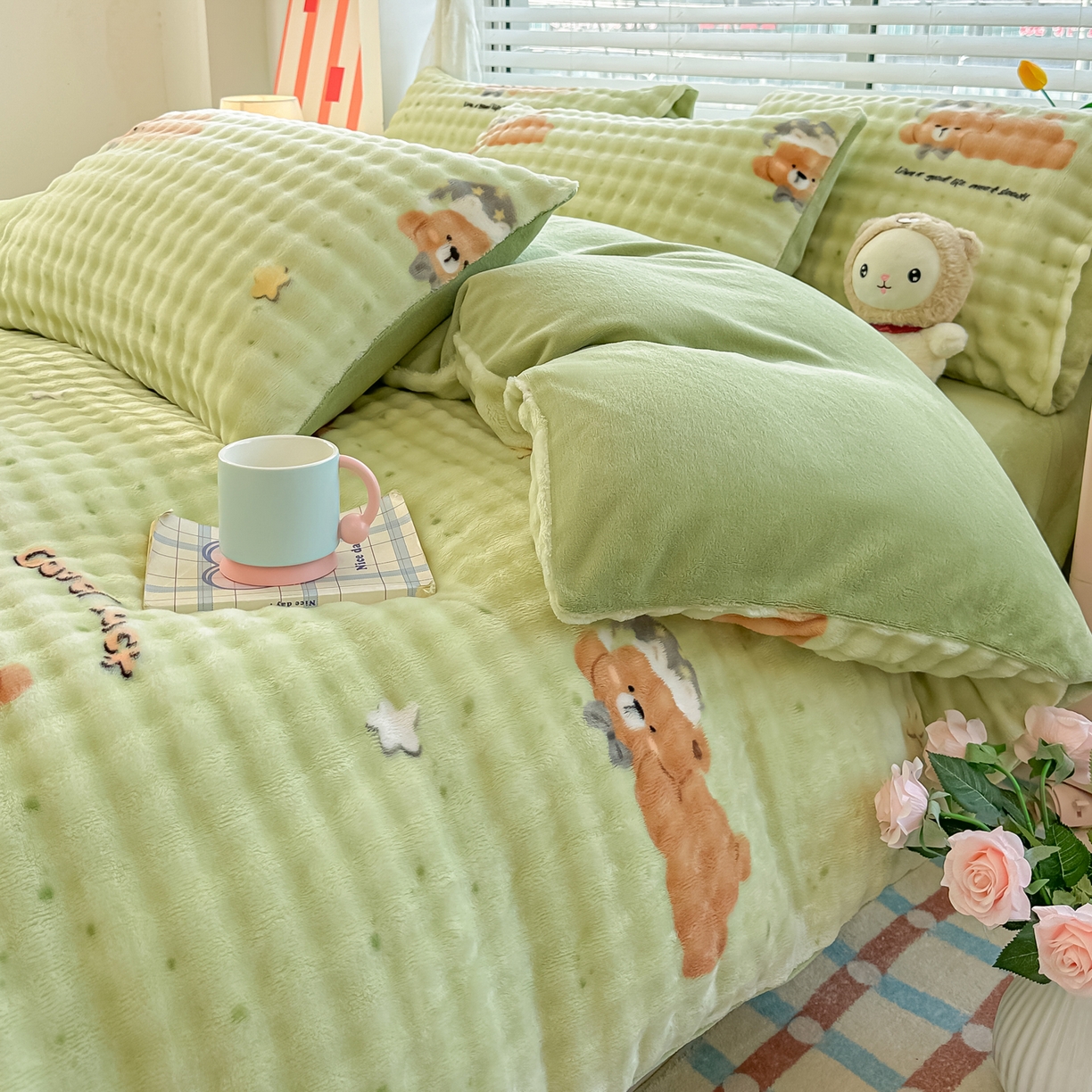 91家纺网 家纺一手货源 找家纺 归属 2025新款牛奶绒泡泡绒四件套 趴趴熊