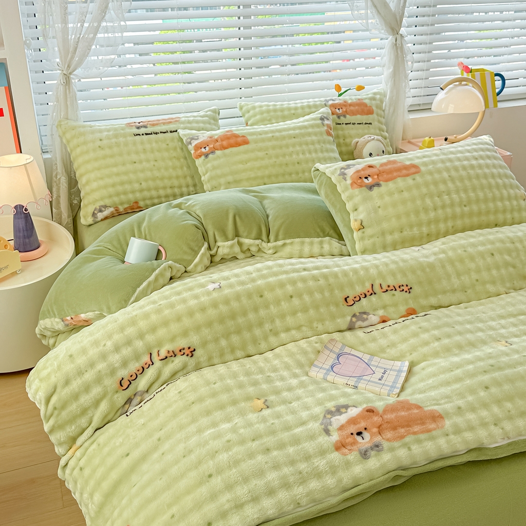 91家纺网 家纺一手货源 找家纺 归属 2025新款牛奶绒泡泡绒四件套 趴趴熊