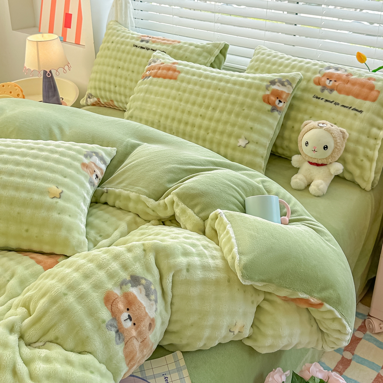 91家纺网 家纺一手货源 找家纺 归属 2025新款牛奶绒泡泡绒四件套 趴趴熊