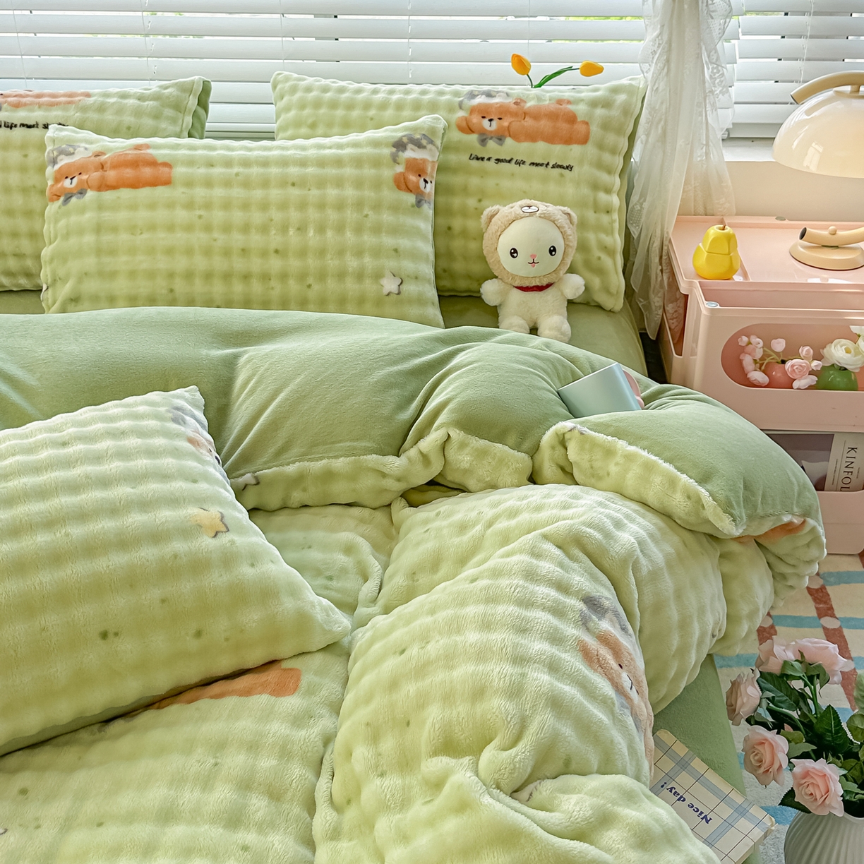 91家纺网 家纺一手货源 找家纺 归属 2025新款牛奶绒泡泡绒四件套 趴趴熊