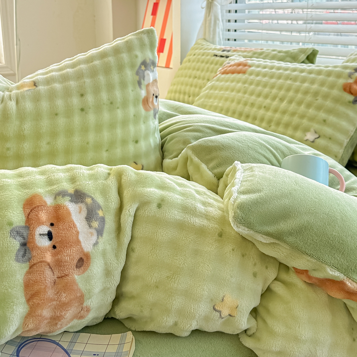 91家纺网 家纺一手货源 找家纺 归属 2025新款牛奶绒泡泡绒四件套 趴趴熊