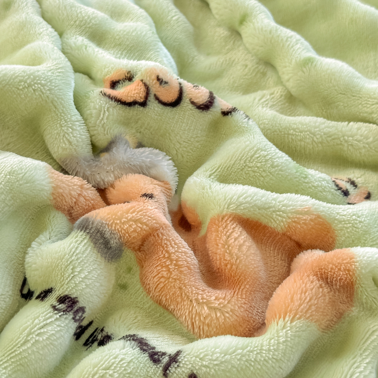 91家纺网 家纺一手货源 找家纺 归属 2025新款牛奶绒泡泡绒四件套 趴趴熊