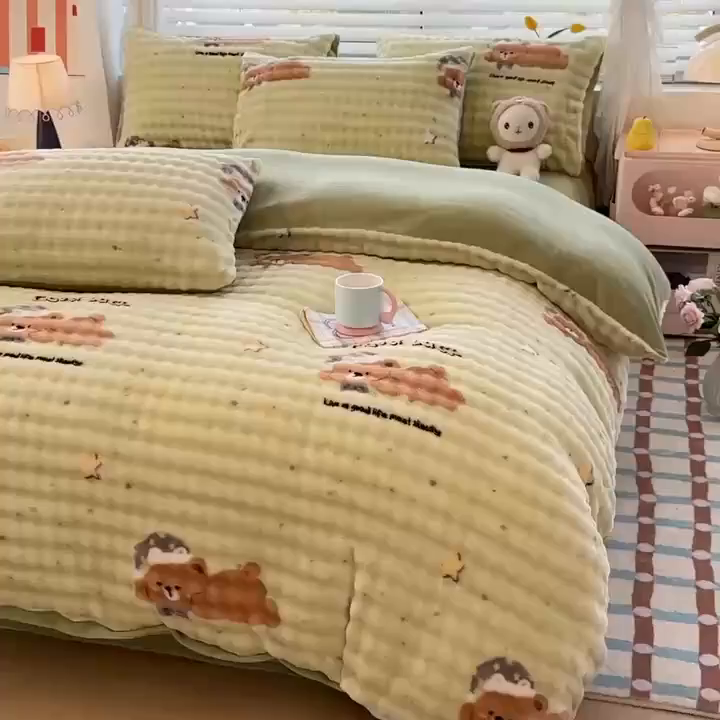 91家纺网 家纺一手货源 找家纺 归属 2025新款牛奶绒泡泡绒四件套 趴趴熊